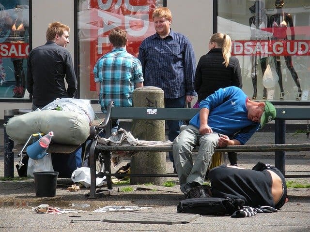 Почему некоторые люди больше, а другие меньше склонны к алкоголизму?
