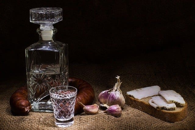 Какие факторы способствуют алкоголизму?